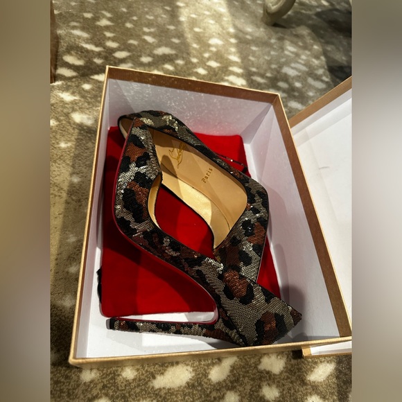 Christian Loubition Sequins Cheetah Pumps. Size 38 - Picture 13 of 13